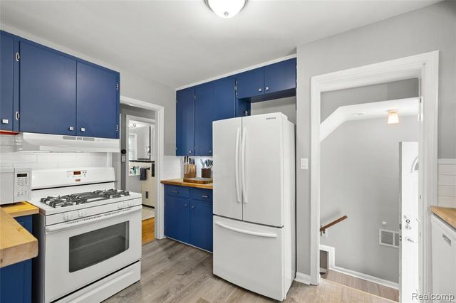 35541 Glenwood Road, Wayne, MI 48184