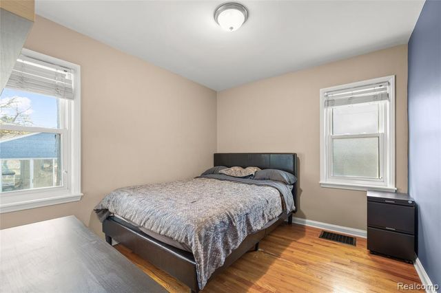 35541 Glenwood Road, Wayne, MI 48184