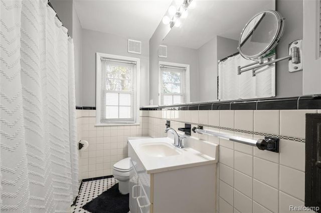 35541 Glenwood Road, Wayne, MI 48184