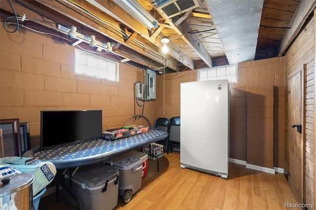 35541 Glenwood Road, Wayne, MI 48184