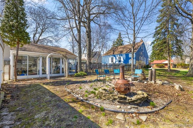 35541 Glenwood Road, Wayne, MI 48184