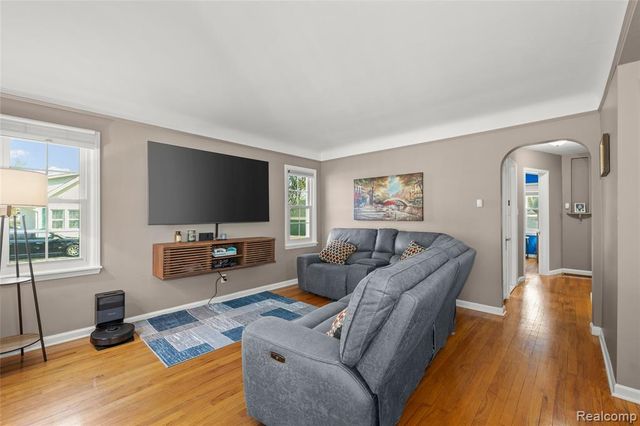 35541 Glenwood Road, Wayne, MI 48184