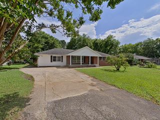 1106 Bagley Dr, Fayetteville, TN 37334