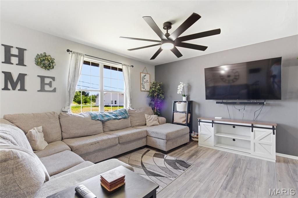 Image 4 of property listing at 306 Old Schaeffer Lane, O'fallon, MO 63366