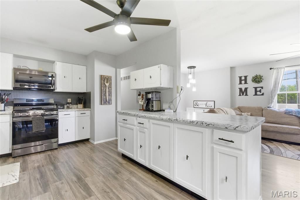 Image 9 of property listing at 306 Old Schaeffer Lane, O'fallon, MO 63366