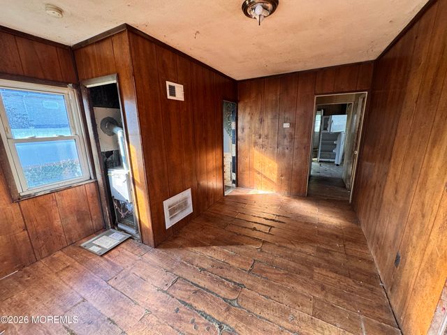 57 Lakewood Avenue, Keansburg, NJ 07734