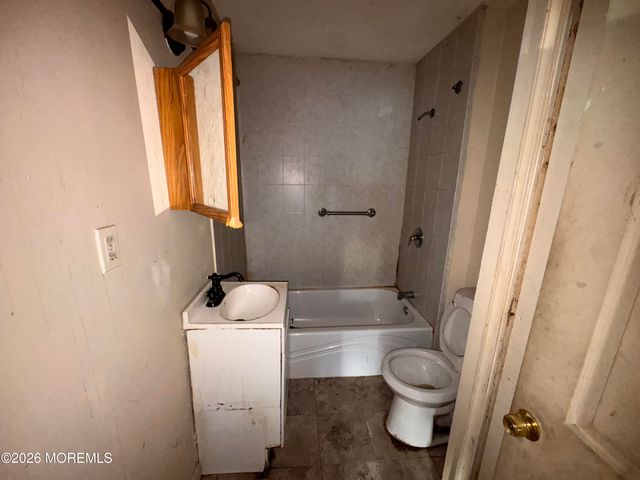 57 Lakewood Avenue, Keansburg, NJ 07734