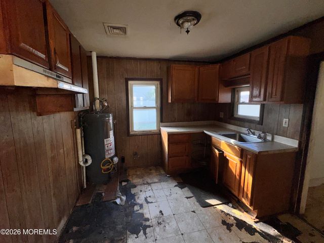 57 Lakewood Avenue, Keansburg, NJ 07734