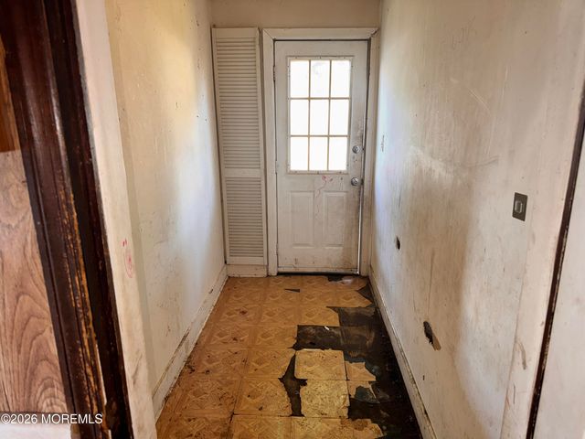 57 Lakewood Avenue, Keansburg, NJ 07734