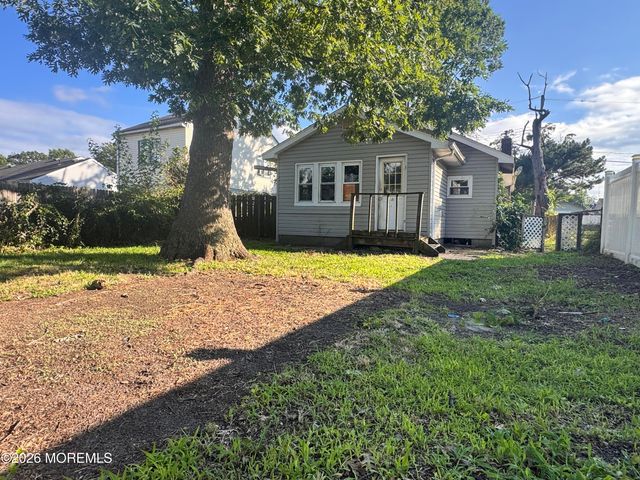 57 Lakewood Avenue, Keansburg, NJ 07734