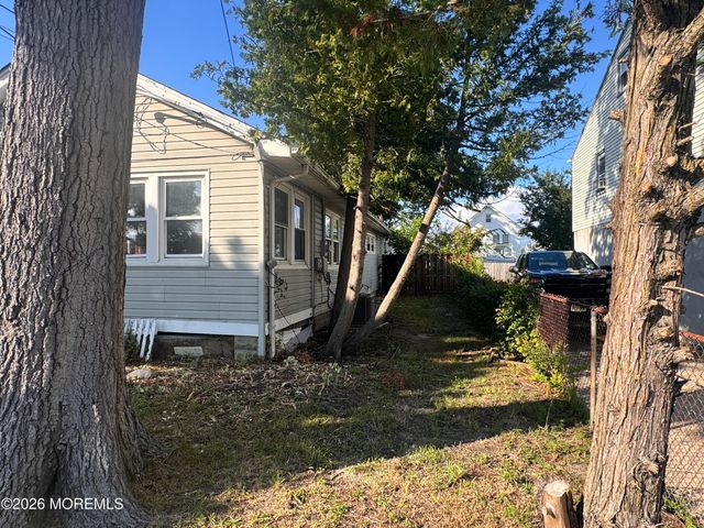 57 Lakewood Avenue, Keansburg, NJ 07734