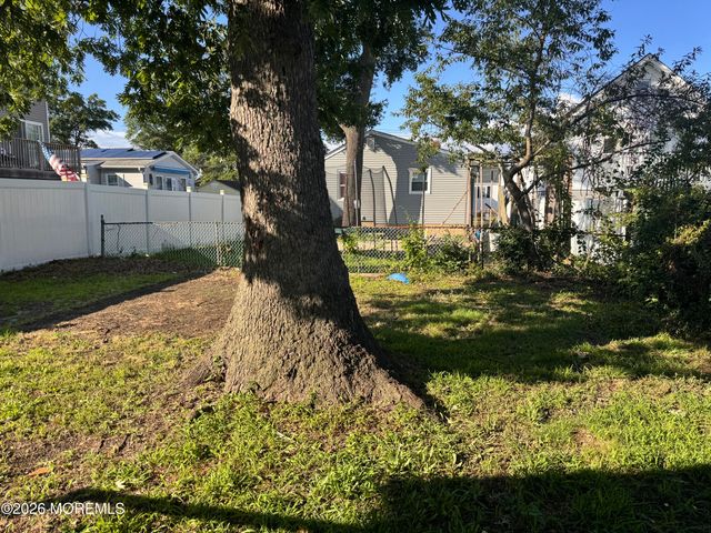 57 Lakewood Avenue, Keansburg, NJ 07734