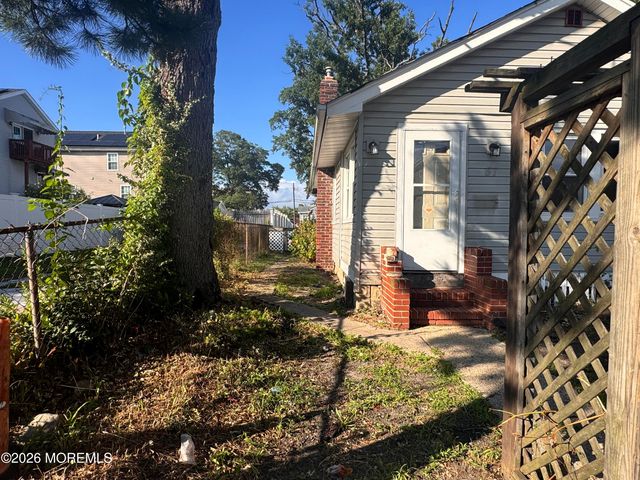 57 Lakewood Avenue, Keansburg, NJ 07734