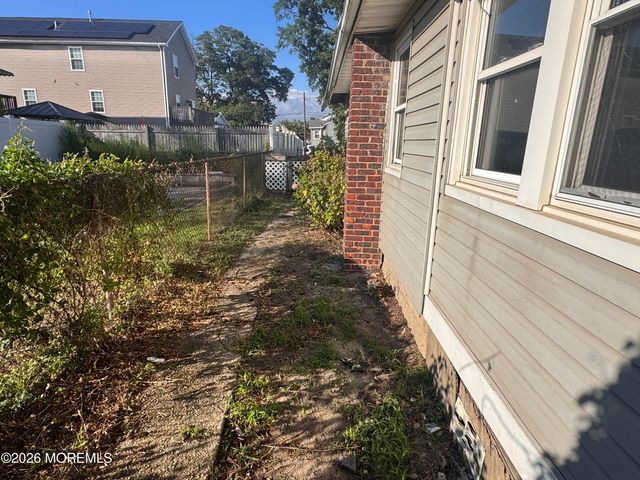 57 Lakewood Avenue, Keansburg, NJ 07734