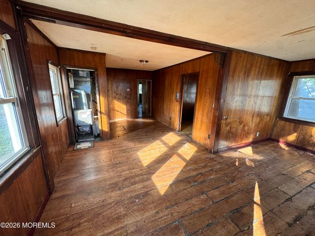 57 Lakewood Avenue, Keansburg, NJ 07734
