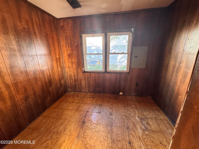 57 Lakewood Avenue, Keansburg, NJ 07734