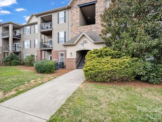 181 Brickton Village Circle 105, Fletcher, NC 28732