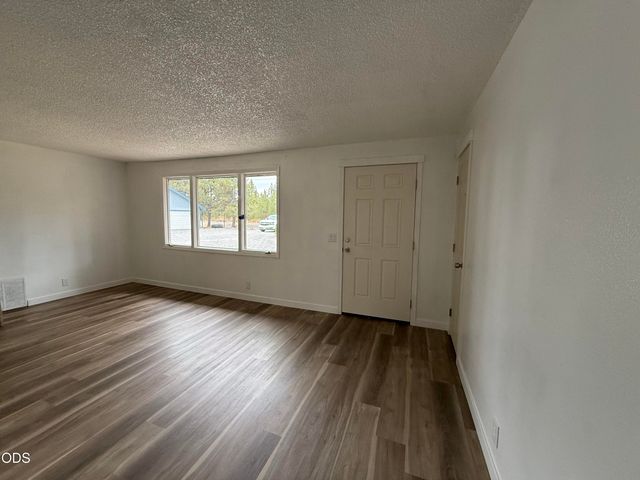 15838 Pierce Road, La Pine, OR 97739
