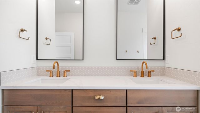 511 SW 12th, College Place, WA 99324