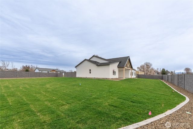 511 SW 12th, College Place, WA 99324