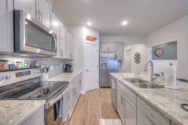 2924 Eckersley Dr, Murfreesboro, TN 37128