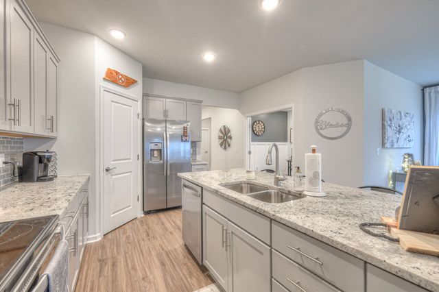 2924 Eckersley Dr, Murfreesboro, TN 37128