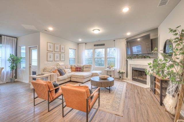 2924 Eckersley Dr, Murfreesboro, TN 37128
