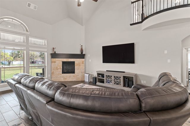 800 Beckington Drive, Shady Shores, TX 76208