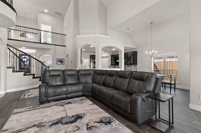 800 Beckington Drive, Shady Shores, TX 76208