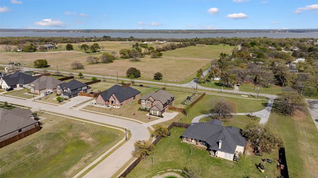 800 Beckington Drive, Shady Shores, TX 76208