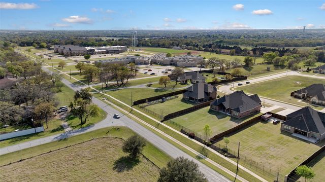 800 Beckington Drive, Shady Shores, TX 76208