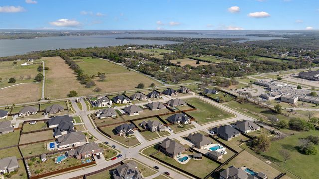 800 Beckington Drive, Shady Shores, TX 76208