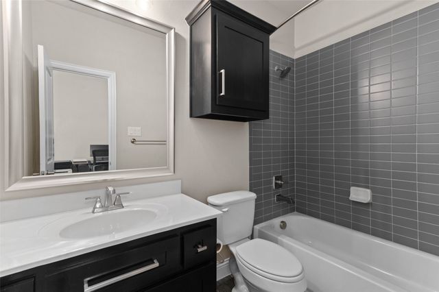 800 Beckington Drive, Shady Shores, TX 76208