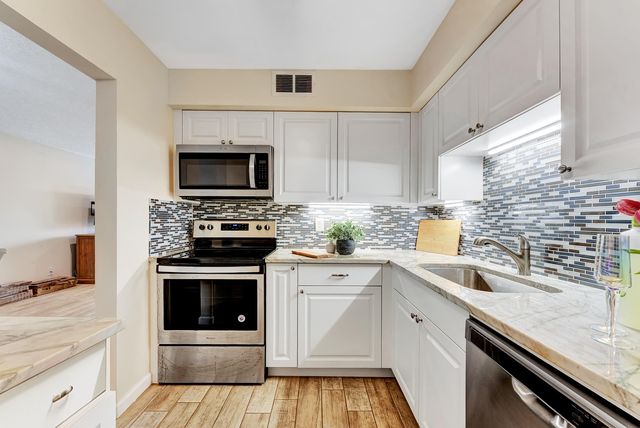 9960 Pineapple Tree Drive 109, Boynton Beach, FL 33436