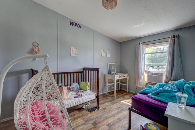 269 E Golden Oaks Drive, Mabank, TX 75156