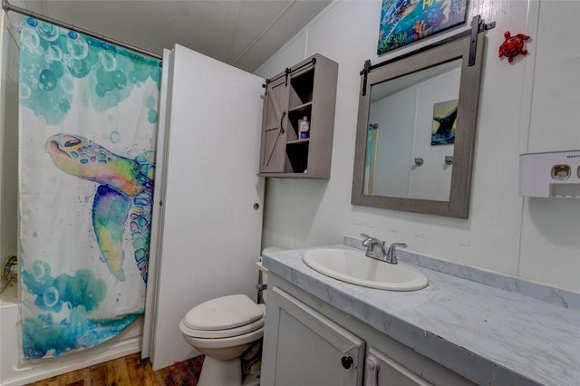 269 E Golden Oaks Drive, Mabank, TX 75156