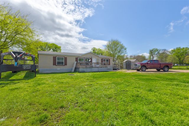 269 E Golden Oaks Drive, Mabank, TX 75156