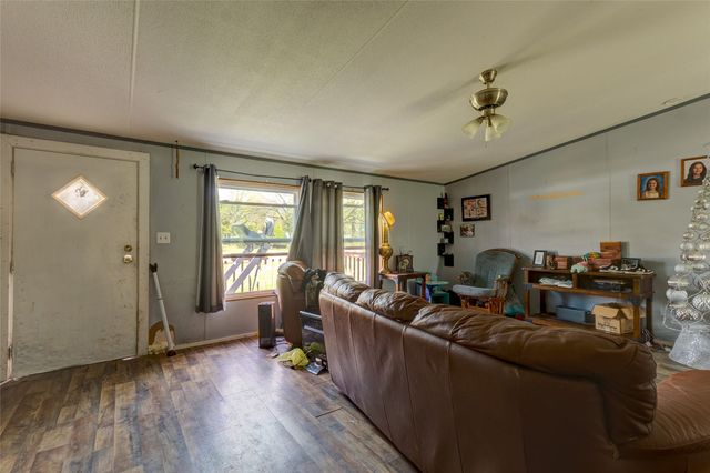 269 E Golden Oaks Drive, Mabank, TX 75156