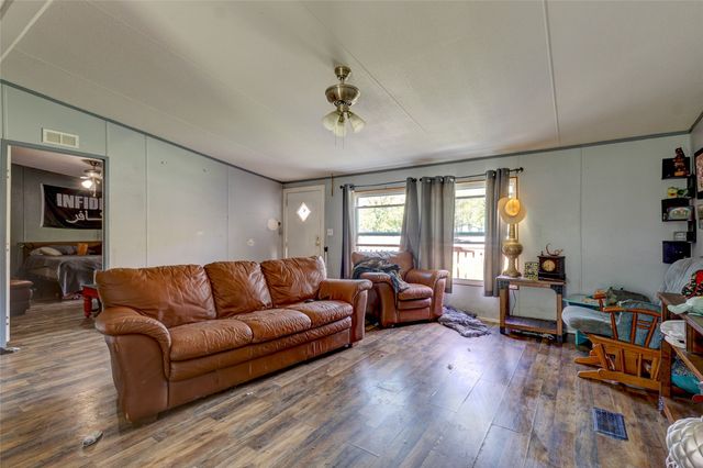 269 E Golden Oaks Drive, Mabank, TX 75156