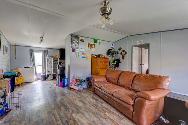 269 E Golden Oaks Drive, Mabank, TX 75156