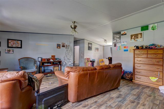 269 E Golden Oaks Drive, Mabank, TX 75156