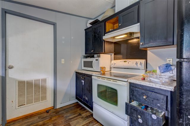 269 E Golden Oaks Drive, Mabank, TX 75156