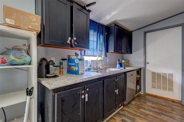 269 E Golden Oaks Drive, Mabank, TX 75156