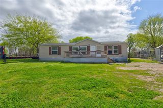 269 E Golden Oaks Drive, Mabank, TX 75156