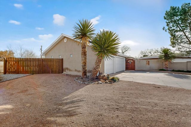 4530 San Isidro Street NW, Albuquerque, NM 87107