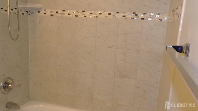 13 Heritage Square, Sayreville, NJ 08872