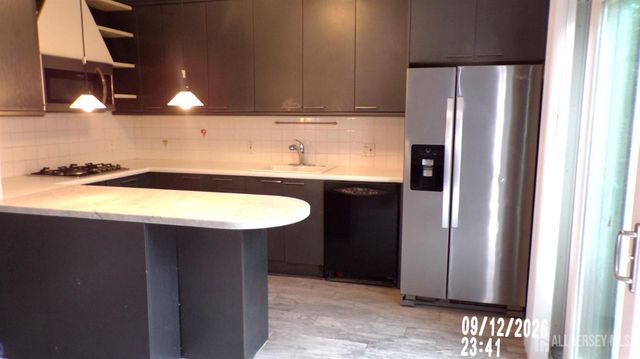 13 Heritage Square, Sayreville, NJ 08872