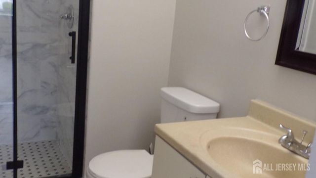 13 Heritage Square, Sayreville, NJ 08872