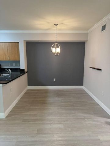 6386 EMERALD DUNES Drive 308, West Palm Beach, FL 33411