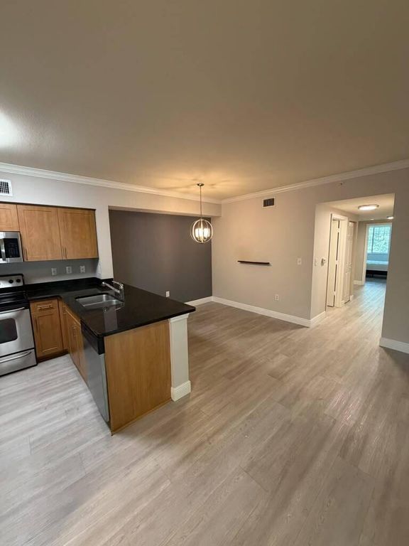 6386 EMERALD DUNES Drive 308, West Palm Beach, FL 33411